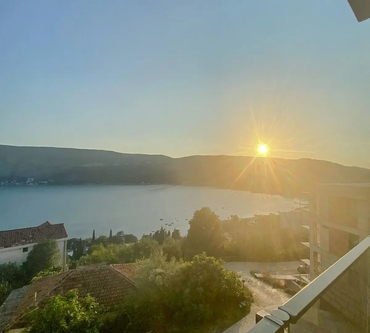 Izdavanje, stan, 120m², Topla, Herceg Novi