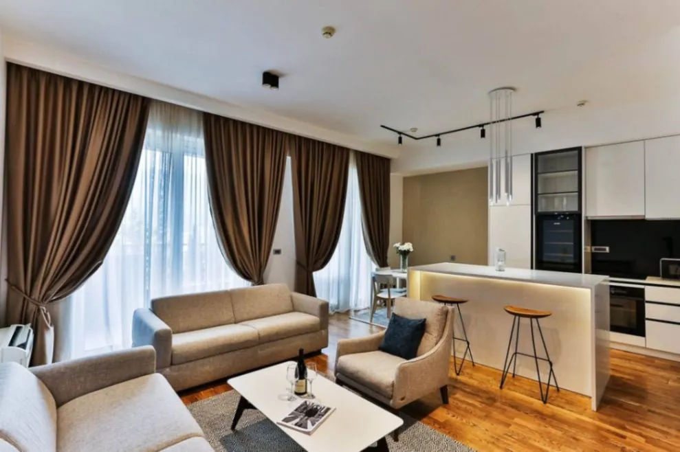 Izdavanje, dvosoban stan, 76m², Budva, Crna Gora