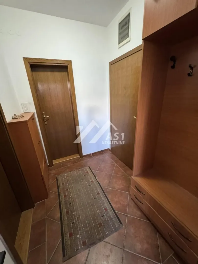 Izdavanje, jednosoban stan, 30m², Socijalno, Novi Sad Sve Podlokacije