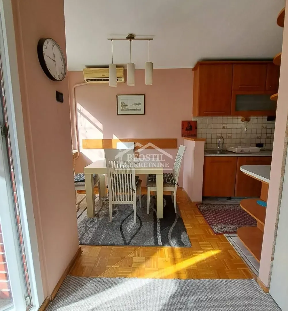 Izdavanje, trosoban stan, 82m², Lion, Zvezdara Sve Podlokacije