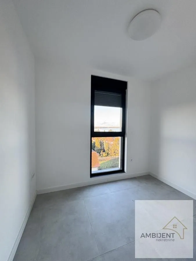 Izdavanje, četvorosoban stan, 77m², Stari Banovci, Stara Pazova