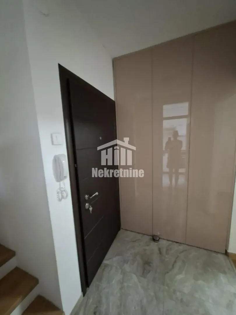 Izdavanje, trosoban stan, 72m², Julino Brdo, Beograd