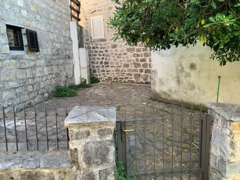 Rent, house, 70m², Tivat, Crna Gora - image 2