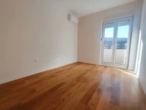 Izdavanje, dvosoban stan, 74m², Central Point, Podgorica - image 8