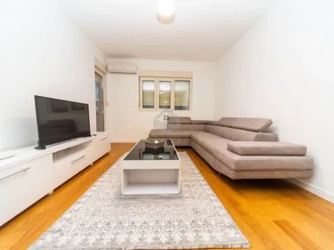 Rent, two bedroom apartment, 70m², Central Point, Podgorica - image 2