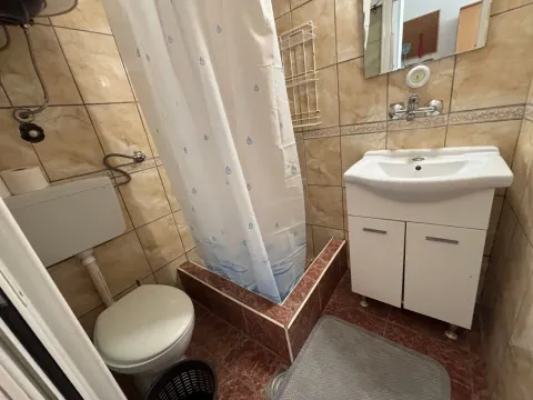 Izdavanje, jednosoban stan, 25m², Centar, Budva - image 6