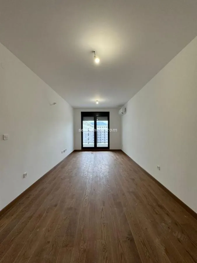 Izdavanje, dvosoban stan, 64m², Podgorica, Crna Gora