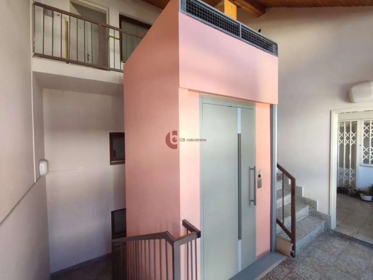 Prodaja, trosoban stan, 94m², Centar, Subotica