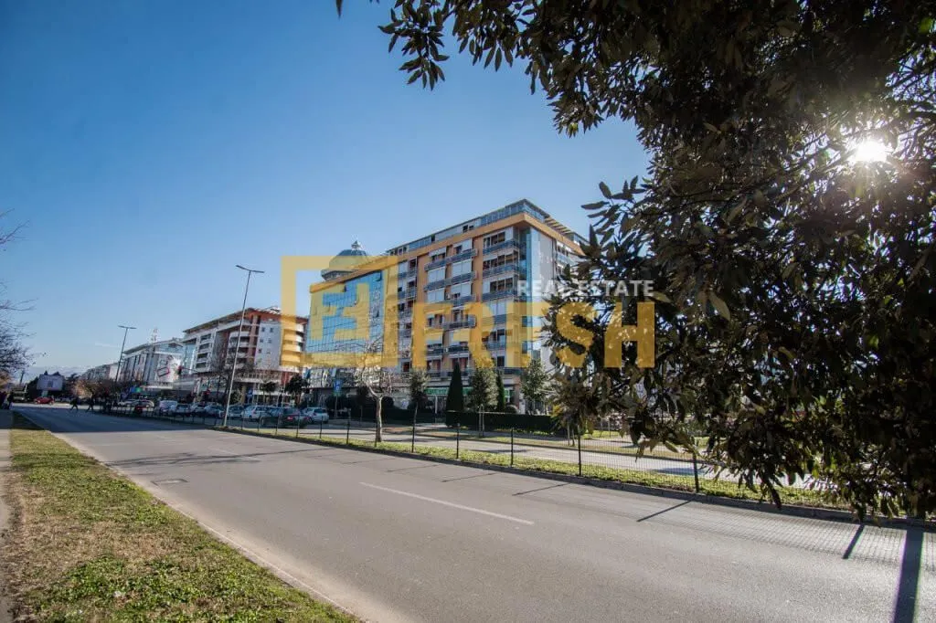 Izdavanje, poslovni prostor, 360m², Preko Morače, Podgorica