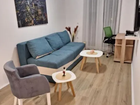 Stan-na-dan, jednosoban stan, 48m², Centar, Tivat - image 2