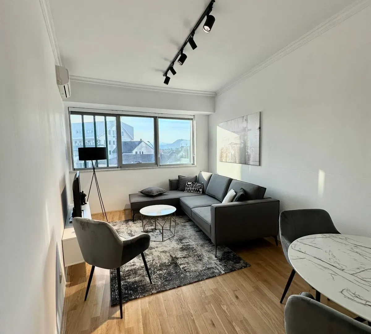 Izdavanje, jednosoban stan, 53m², Centar, Podgorica