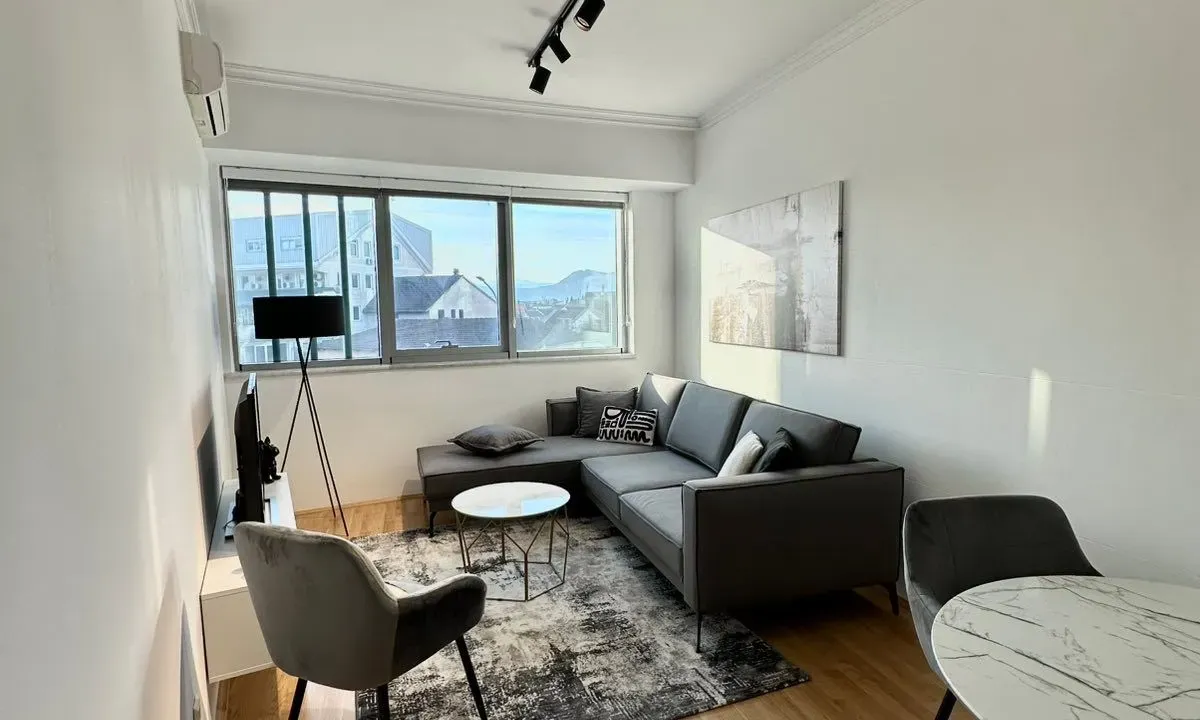 Izdavanje, jednosoban stan, 53m², Centar, Podgorica