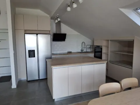 Izdavanje, dvosoban stan, 86m², Centar, Tivat - image 11