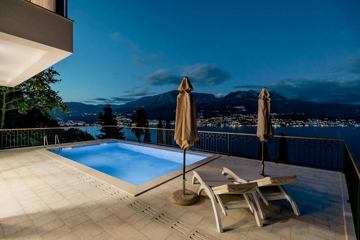 Prodaja, kuća, 236m², Njivice, Herceg Novi