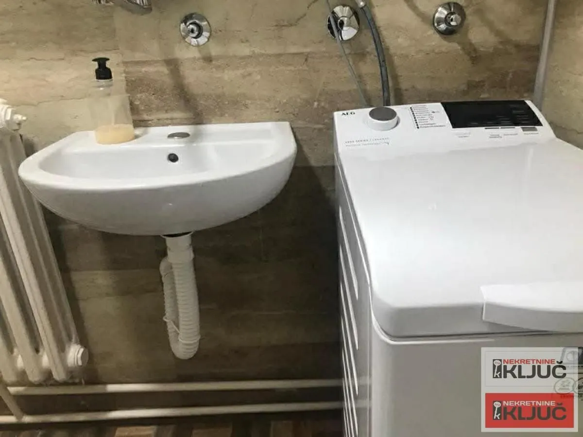 Izdavanje, garsonjera, 24m², Podbara, Novi Sad Sve Podlokacije