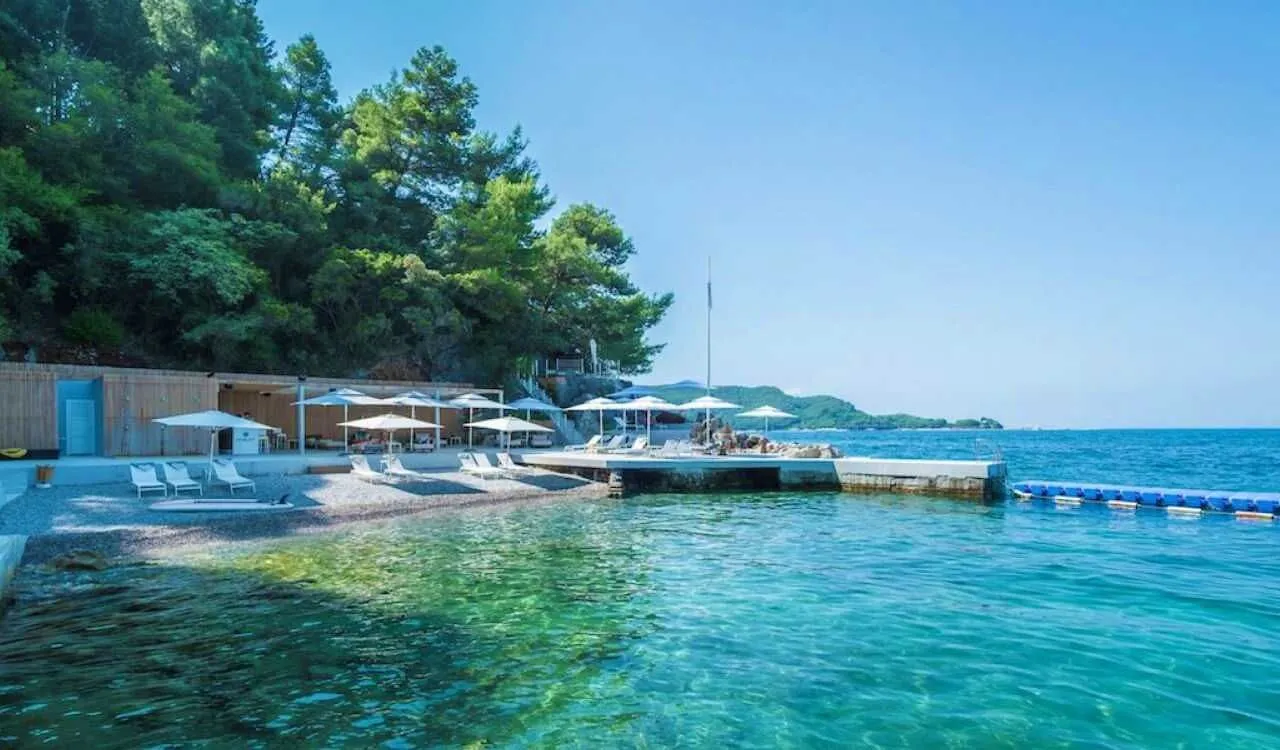 Prodaja, trosoban stan, 167m², Zavala, Budva