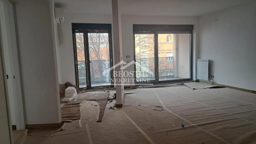 Prodaja, trosoban stan, 83m², Kalenić Pijaca, Vračar Sve Podlokacije