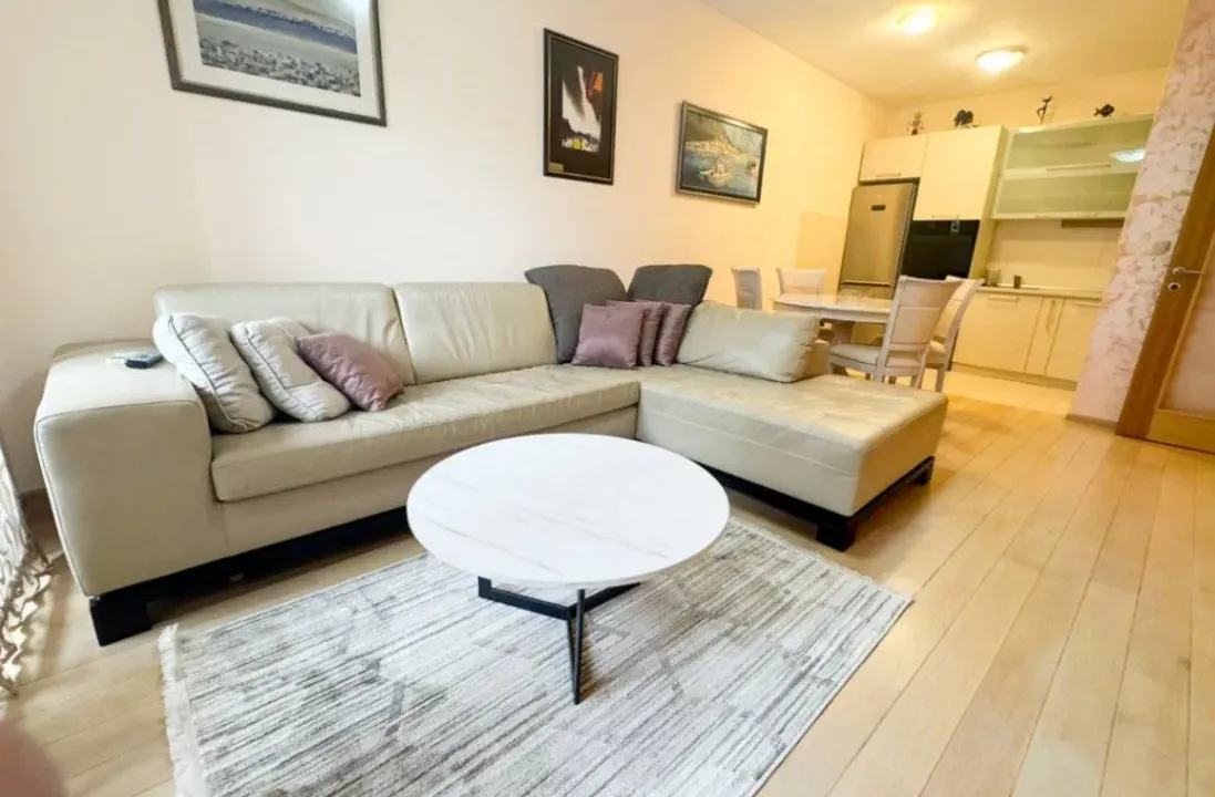 Izdavanje, dvosoban stan, 70m², Blok 6, Podgorica