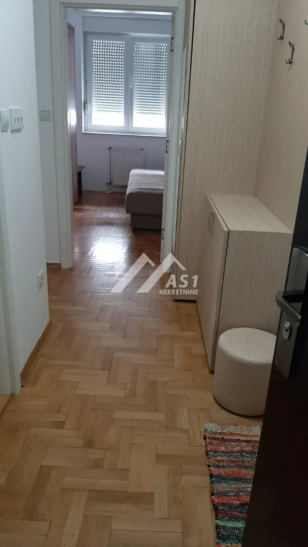 Izdavanje, jednosoban stan, 35m², Adamovićevo Naselje, Novi Sad Sve Podlokacije