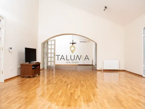 Sale, house, 450m², Zagorič, Podgorica - image 11