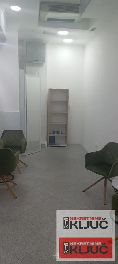 Izdavanje, poslovni prostor, 18m², Centar, Novi Sad