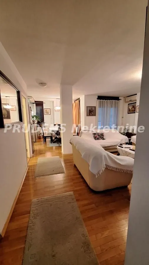 Prodaja, četvorosoban stan, 109m², Crveni Krst, Beograd