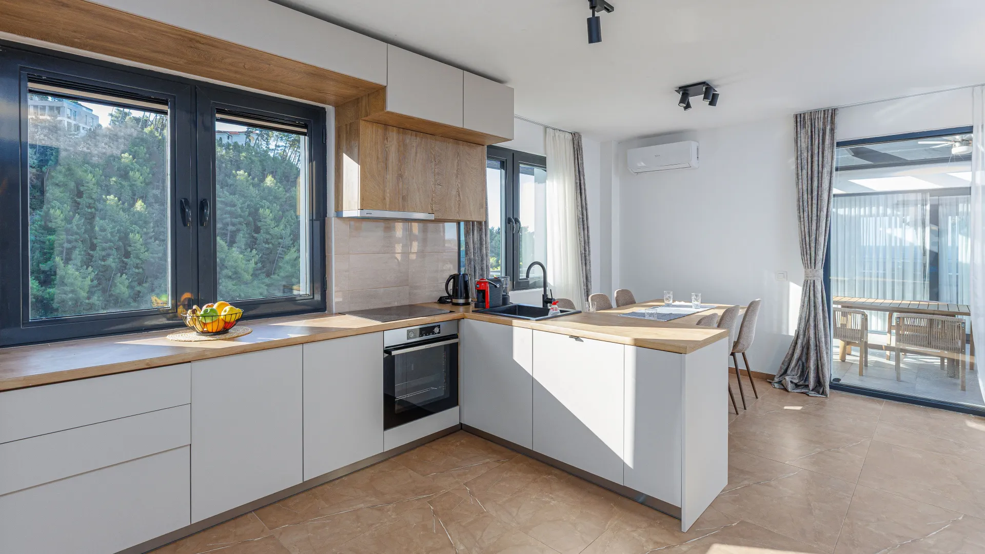Sale, two bedroom apartment, 162m², Sveti Stefan, Budva