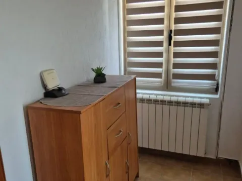 Izdavanje, trosoban stan, 100m², Kavač, Kotor - image 12