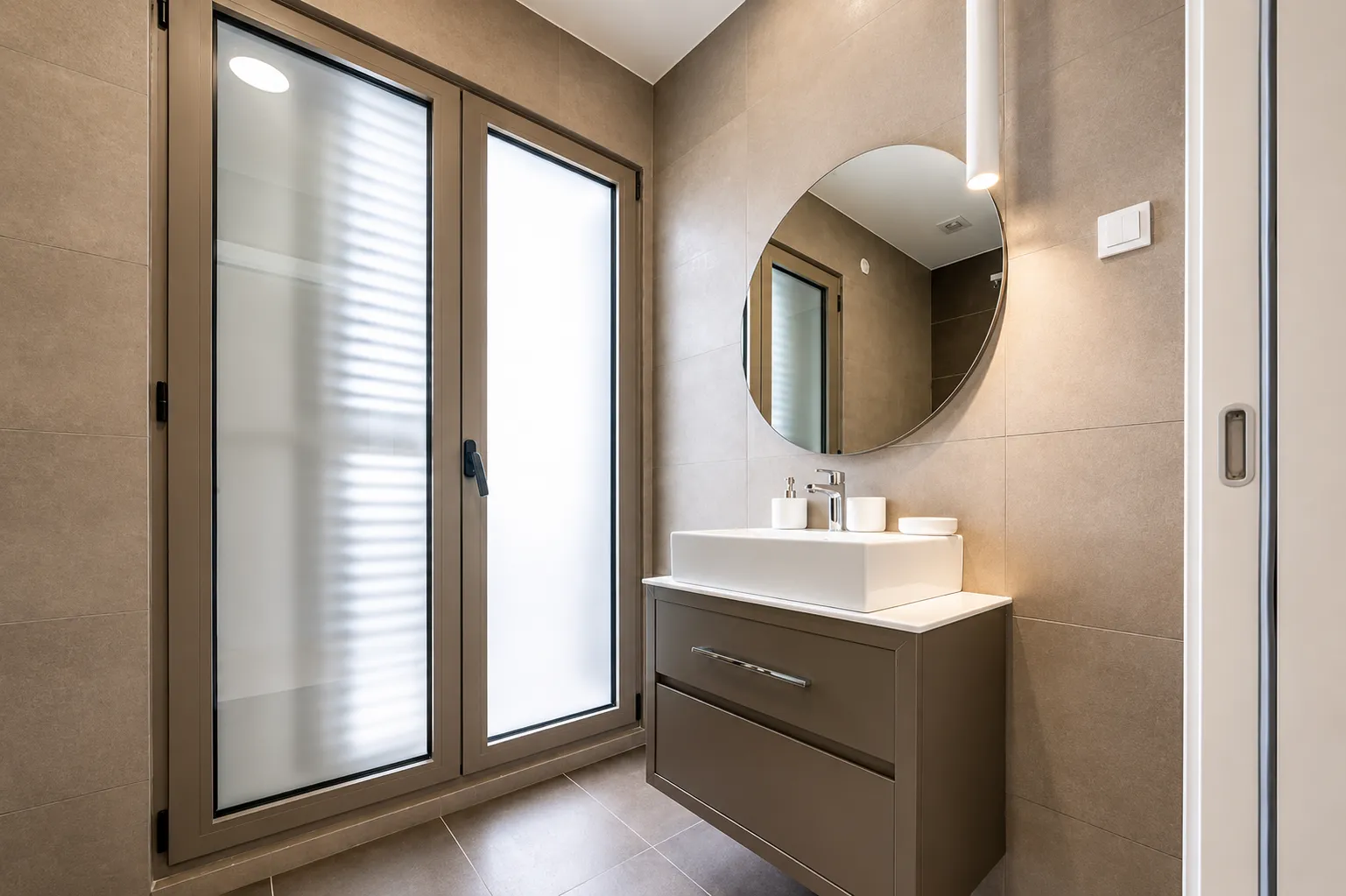 Izdavanje, dvosoban stan, 102m², Porto Montenegro, Tivat