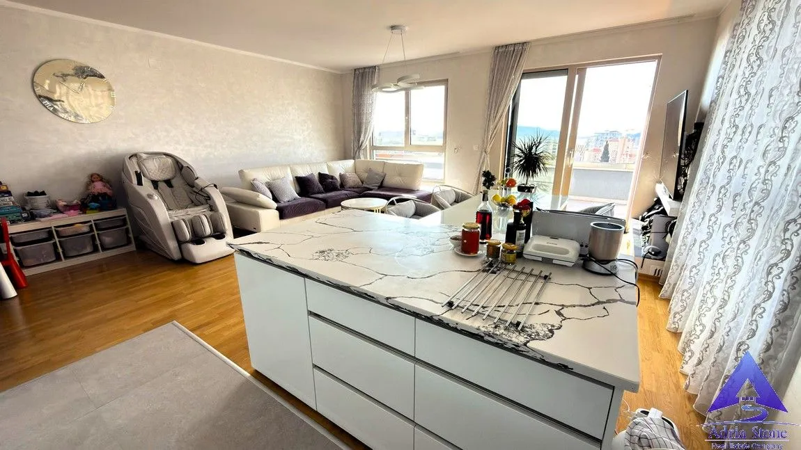Sale, three bedroom apartment, 184m², Bečići, Budva