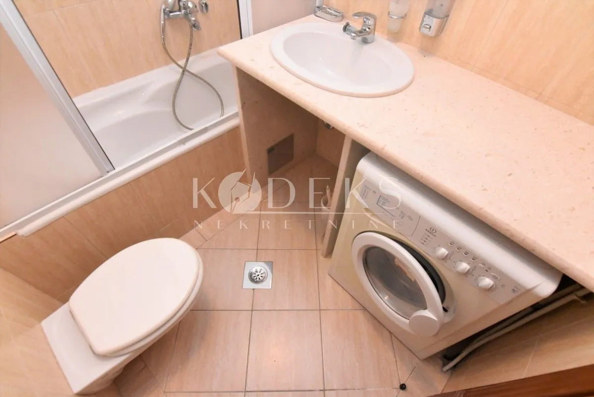 Izdavanje, dvosoban stan, 75m², Stara Varoš, Podgorica
