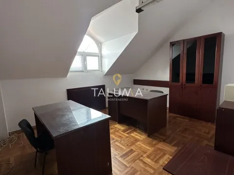 Izdavanje, poslovni prostor, 150m², Pobrežje, Podgorica - image 12