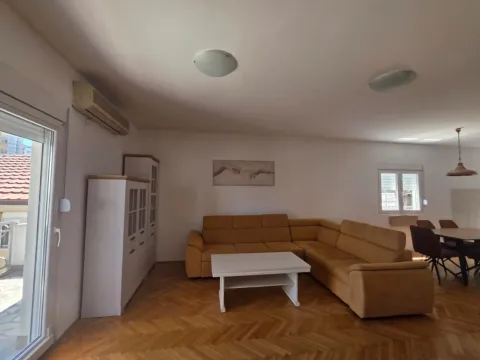 Izdavanje, trosoban stan, 130m², Preko Morače, Podgorica - image 2