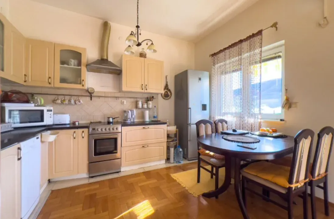 Prodaja, dvosoban stan, 73m², Đenovići, Herceg Novi