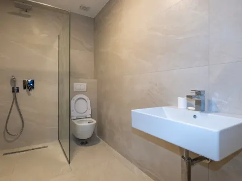 Izdavanje, trosoban stan, 163m², Preko Morače, Podgorica - image 11