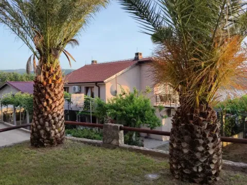 Izdavanje, kuća, 130m², Tivat, Crna Gora - image 3