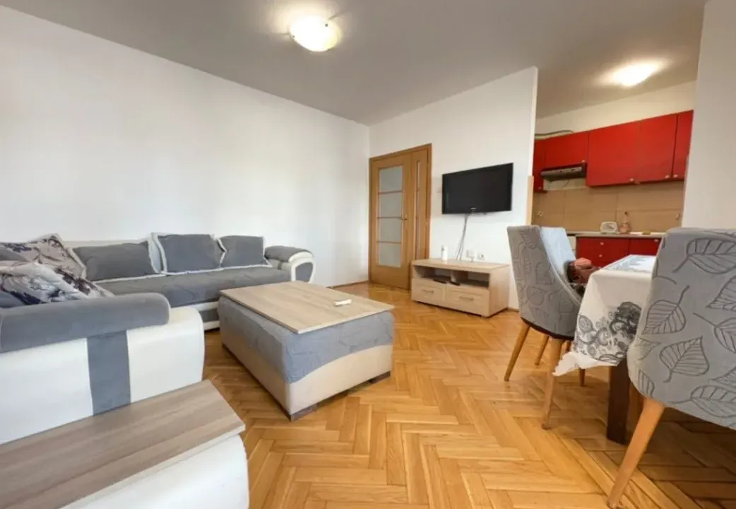 Izdavanje, dvosoban stan, 70m², Tološi, Podgorica