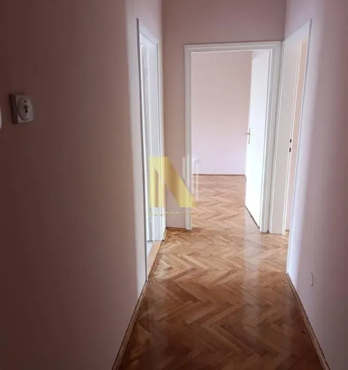 Izdavanje, poslovni prostor, 50m², Stari grad, Novi Sad