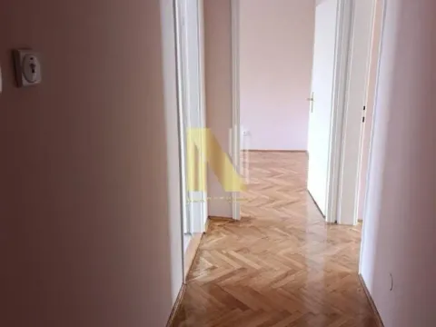 Izdavanje, poslovni prostor, 50m², Stari grad, Novi Sad