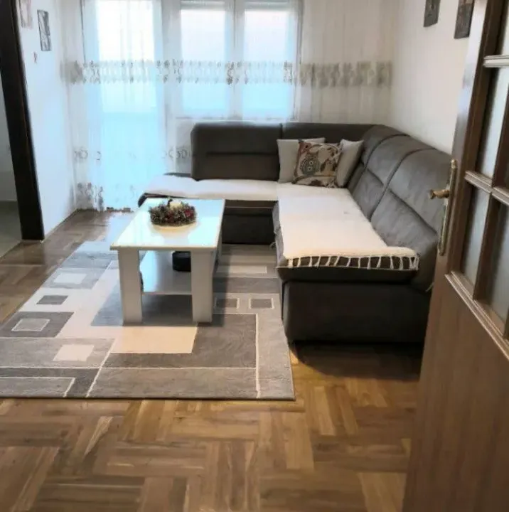 Izdavanje, dvosoban stan, 70m², Zlatica, Podgorica