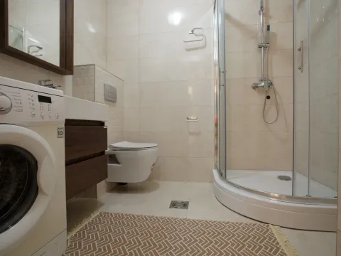 Izdavanje, dvosoban stan, 60m², Dobrota, Kotor - image 13