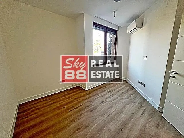 Izdavanje, četvorosoban stan, 156m², Savski Venac, Beograd