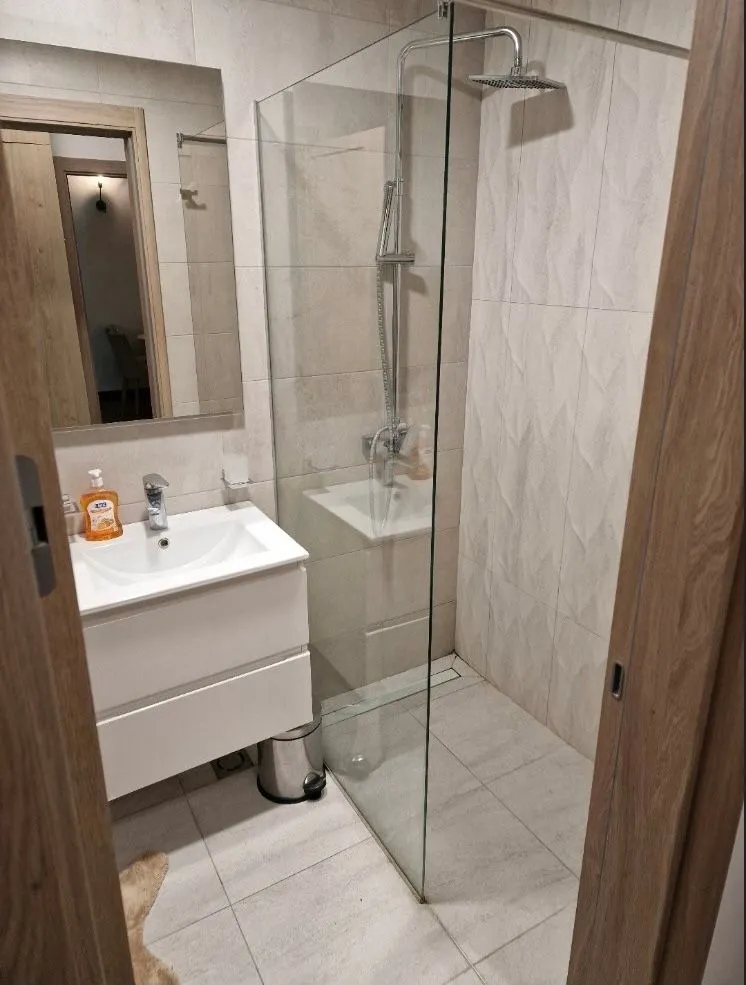 Izdavanje, jednosoban stan, 50m², Central Point, Podgorica