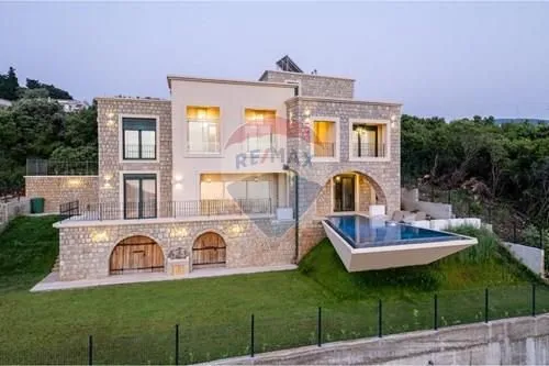 Prodaja, kuća, 660m², Kunje, Bar