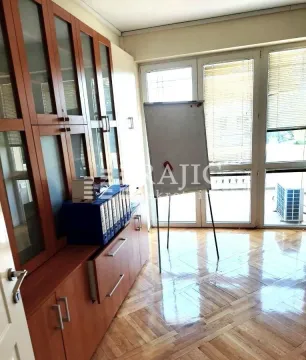 Rent, house, 550m², Uciteljsko Naselje, Zvezdara Sve Podlokacije - image 4