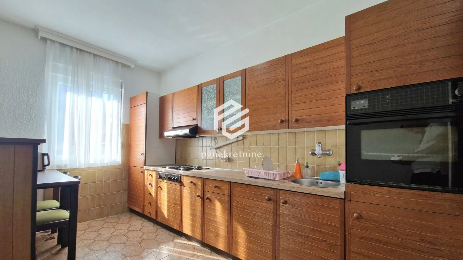 Izdavanje, kuća, 250m², Stari Aerodrom, Podgorica