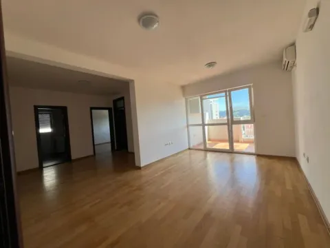 Izdavanje, dvosoban stan, 68m2, Centar, Bar Izdavanje, dvosoban stan, 68m2, Centar, Bar