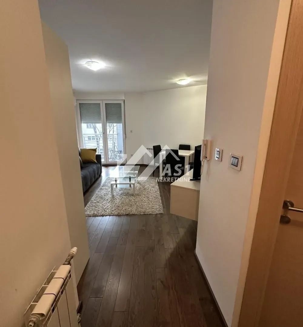 Izdavanje, jednosoban stan, 32m², Bulevar Evrope, Novi Sad Sve Podlokacije