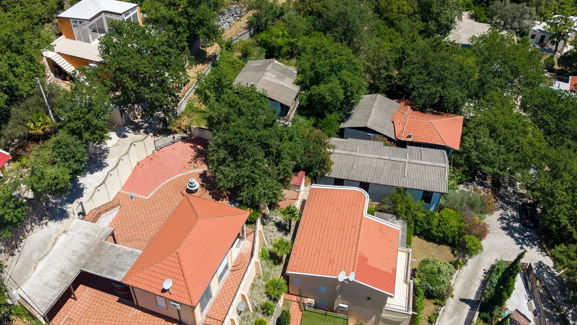Prodaja, kuća, 390m², Zagrađe, Bar