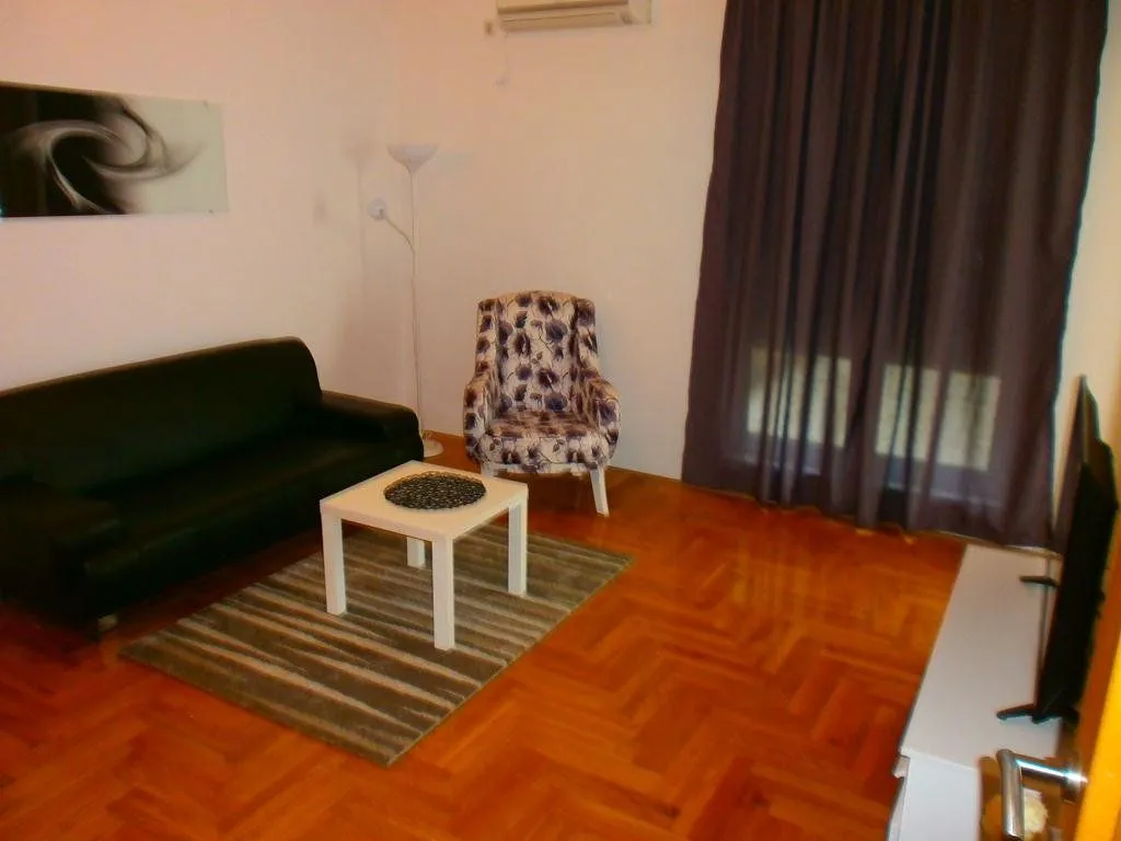Izdavanje, jednosoban stan, 47m², Blok 9, Podgorica